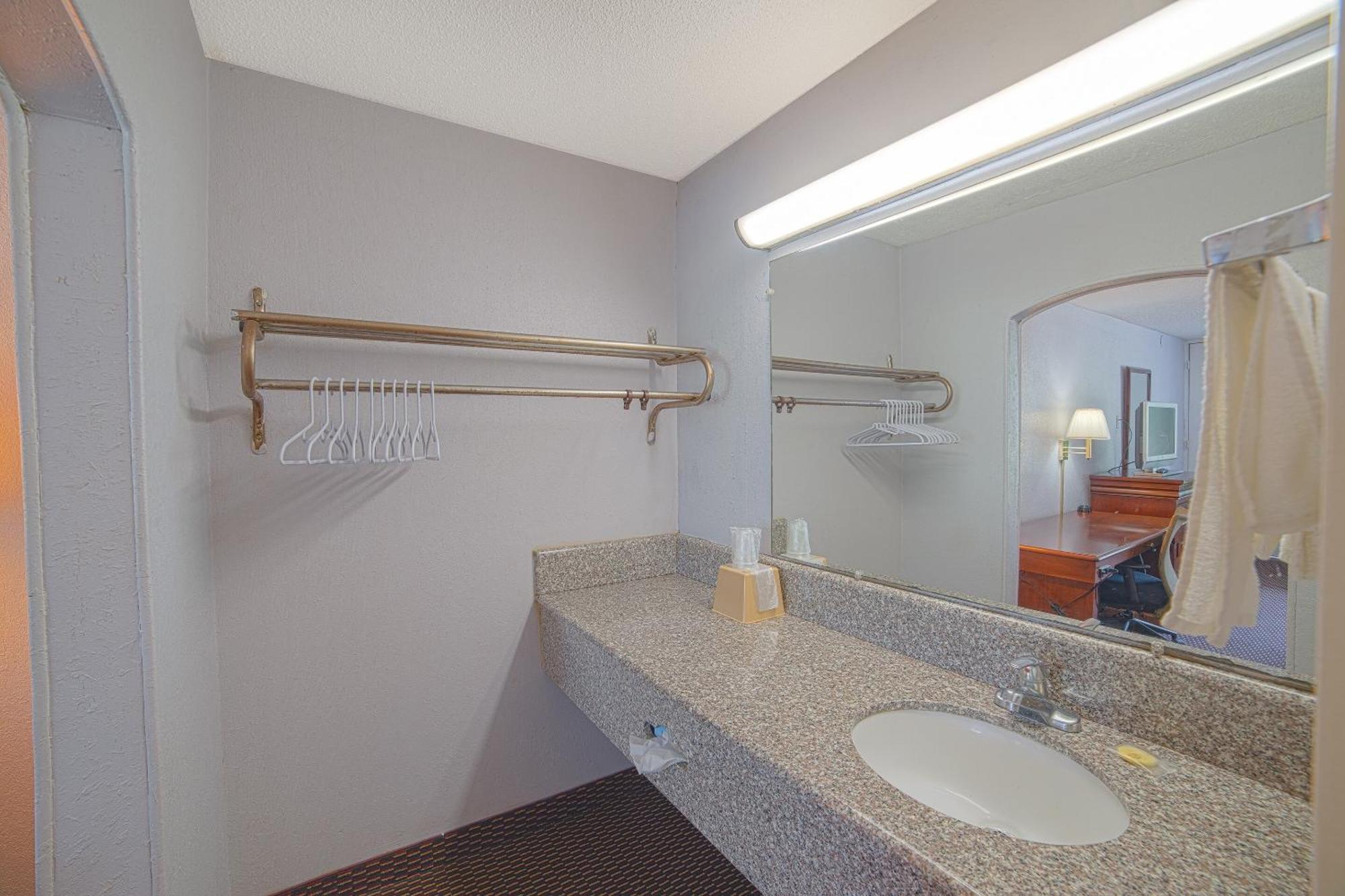 Masters Inn Selma Smithfield I-95 By Oyo Exterior foto
